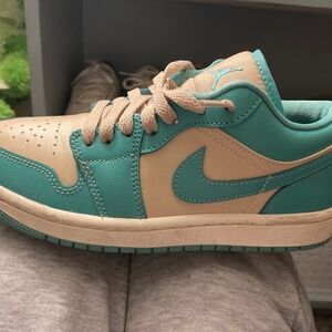 Jordan 1 lows (Tropical)